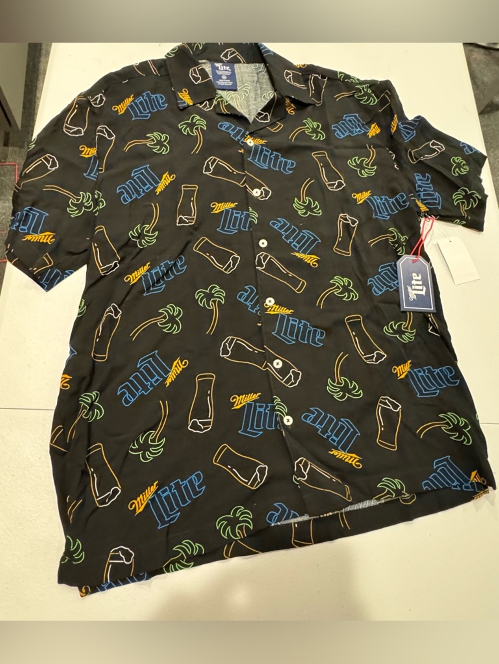 New With Tags Men’s Miller Light Hawaiian Stule Button Down Shirt Size Medium